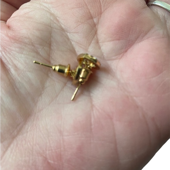 ๐Sale ๐2 for $10 NWOT white rhinestones hearts gold (color) post earrings - Picture 5 of 5